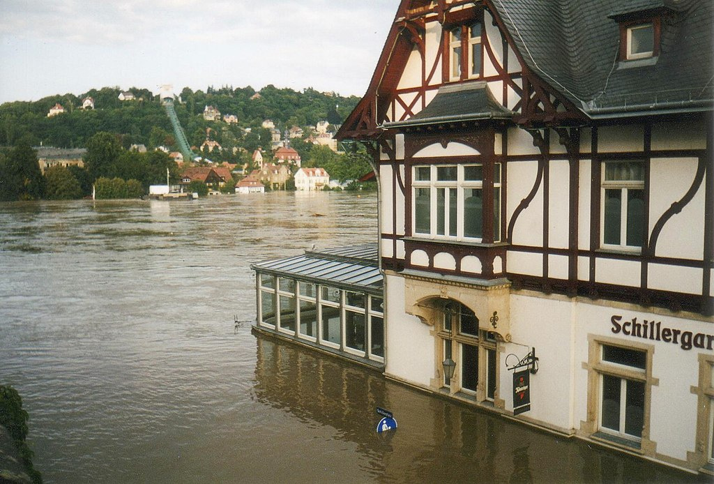 Schillergarten_Dresden_August_2002.jpg